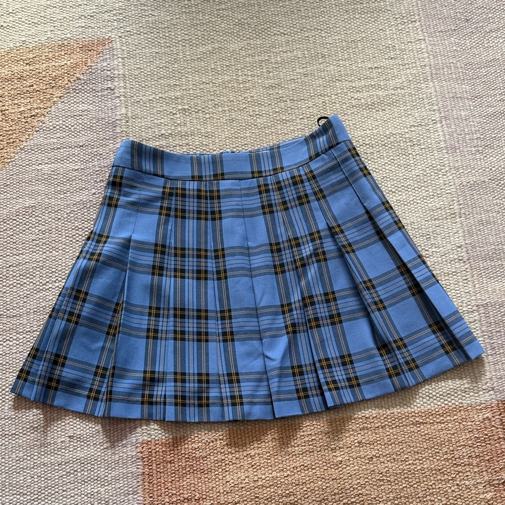 NWOT Aritzia olive pleated mini skirt